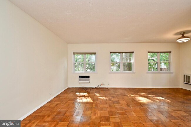 Foto del edificio - 3532 Martha Custis Dr