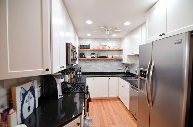 Building Photo - 1351 W Webster Ave