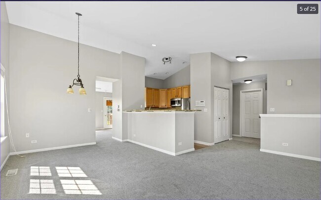Building Photo - 2467 Golf Ridge Cir