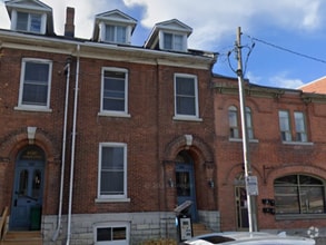 Building Photo - 106 Clergy St E