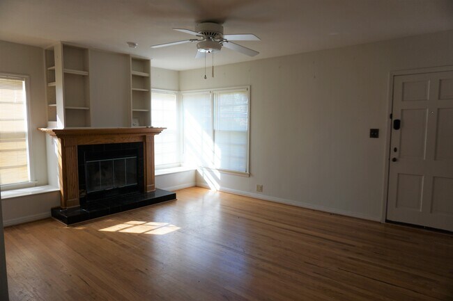 Foto del edificio - 1681 Woodrow Ave