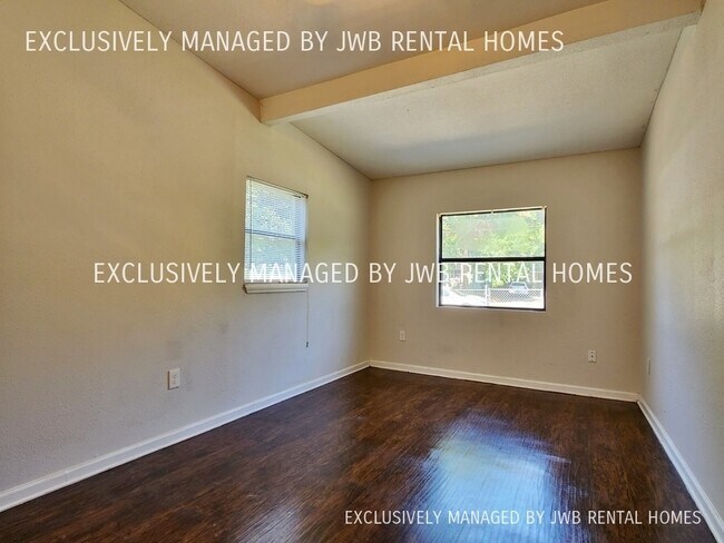 2211 Bourget Dr - 4
