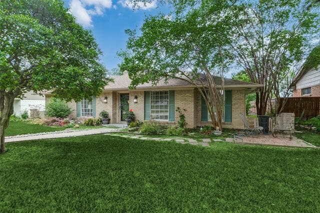 Building Photo - 7706 El Pensador Dr