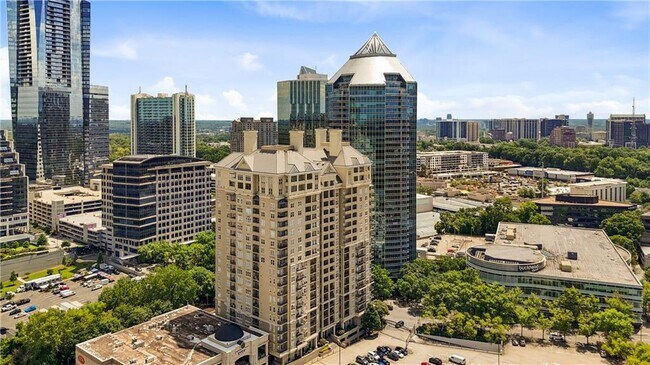 Foto del edificio - 3334 Peachtree Rd NE