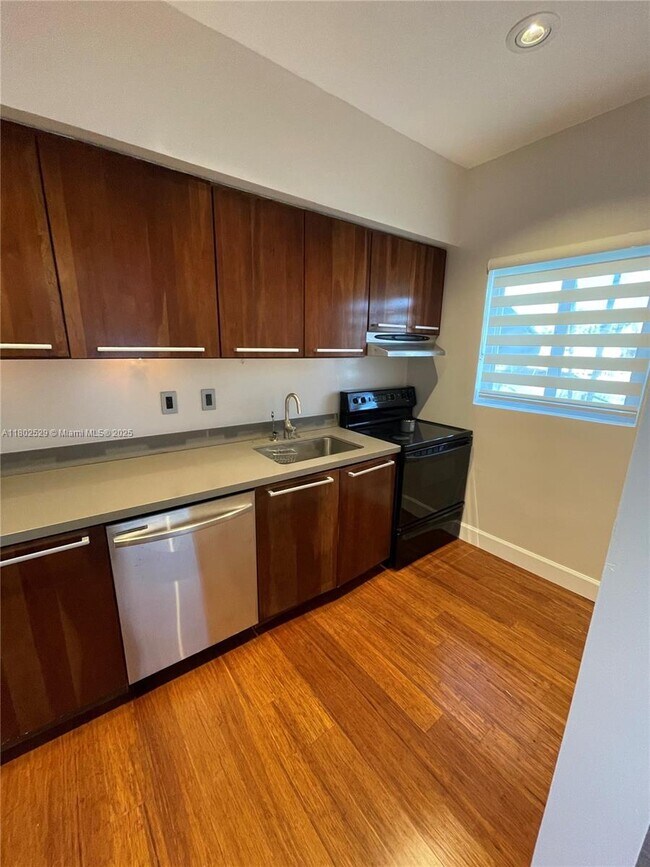 Building Photo - 2133 Calais Dr