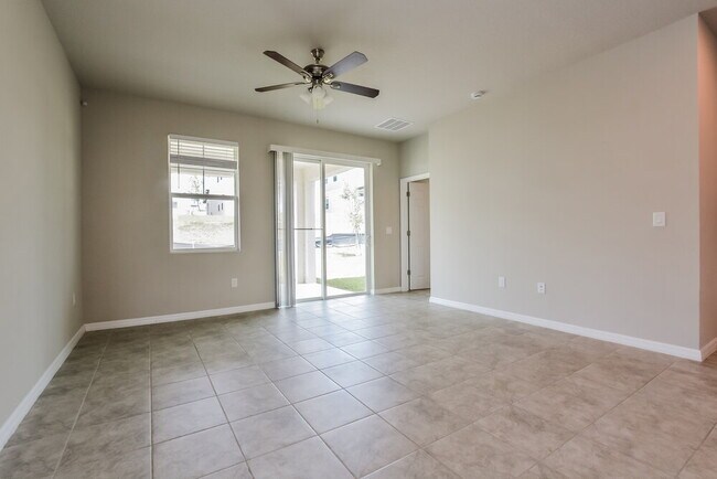 Foto del edificio - 2491 Gold Dust Dr