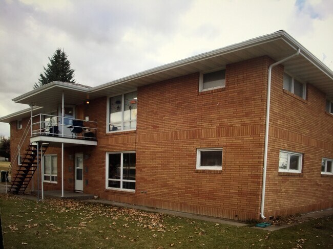 4-Plex 2 dormitorios/1 baño $825 - 4619 5th Ave S