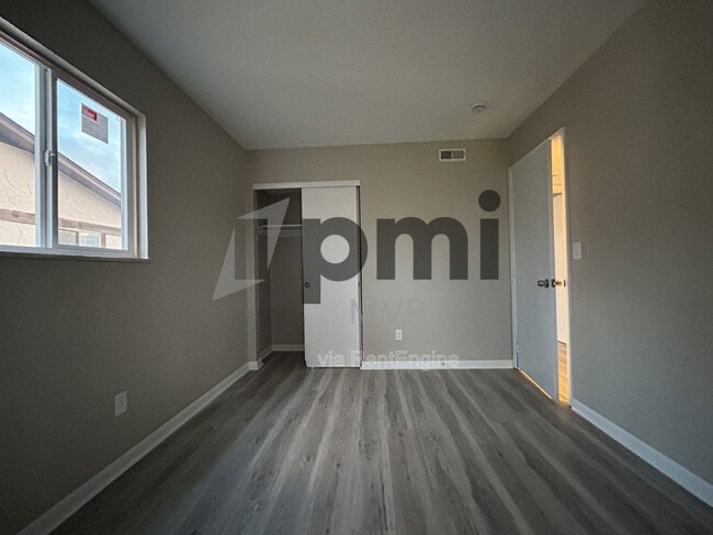 Building Photo - 834 Whitethorne Ave