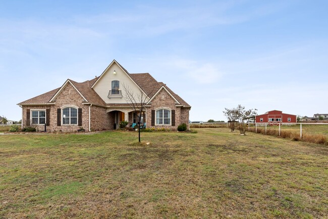 Building Photo - Beautiful Country Home with Horse Barn on ...