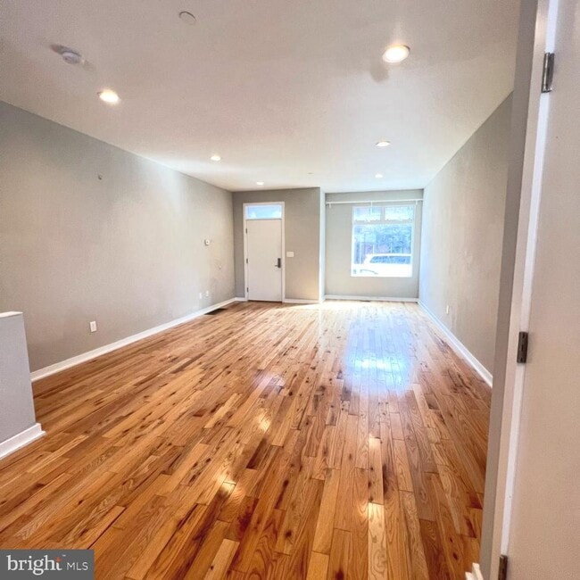 Building Photo - 705 Fairmount Ave