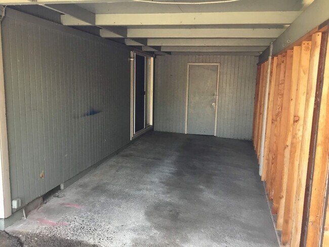 Building Photo - 2 Bedroom Duplex in Santa Clara Area
