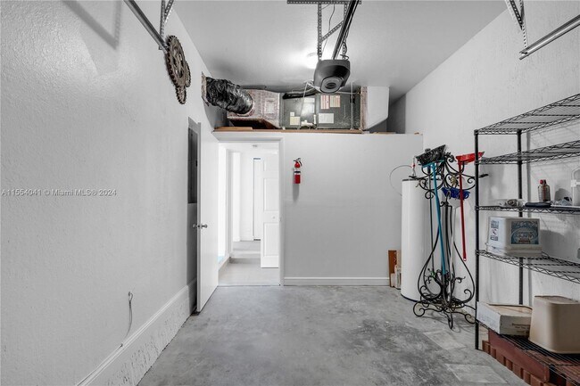 Building Photo - 556 NE 21st Ave