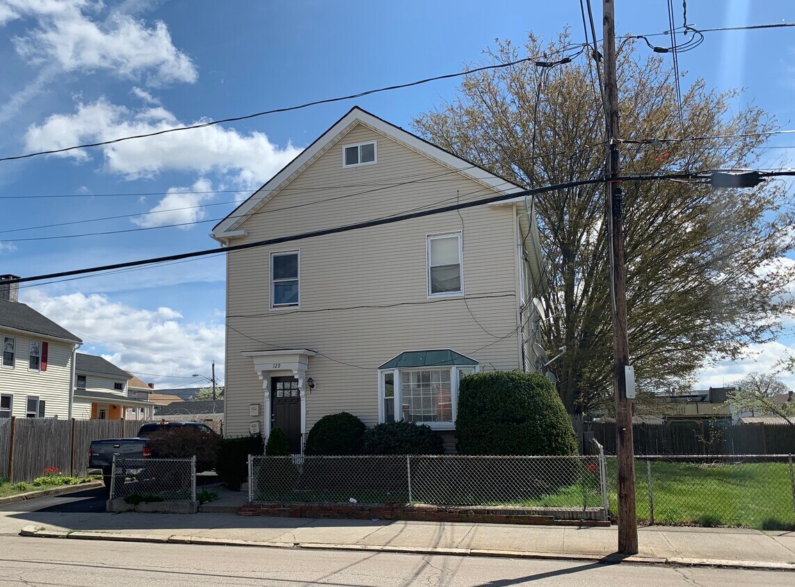 129 Park St Unit 1, Pawtucket, RI 02860 Apartments Pawtucket, RI
