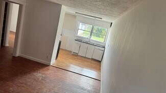 Building Photo - 5609 SE Jack Ave