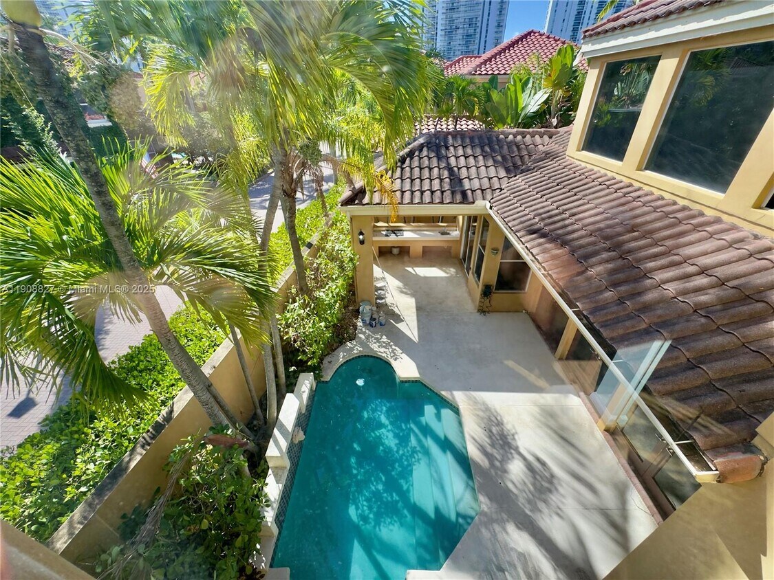 Foto principal - 3728 NE 208th Ter