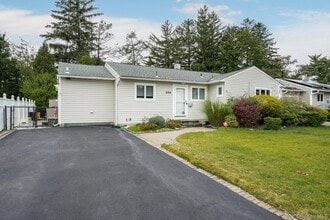 Building Photo - 264 Manetto Hill Rd