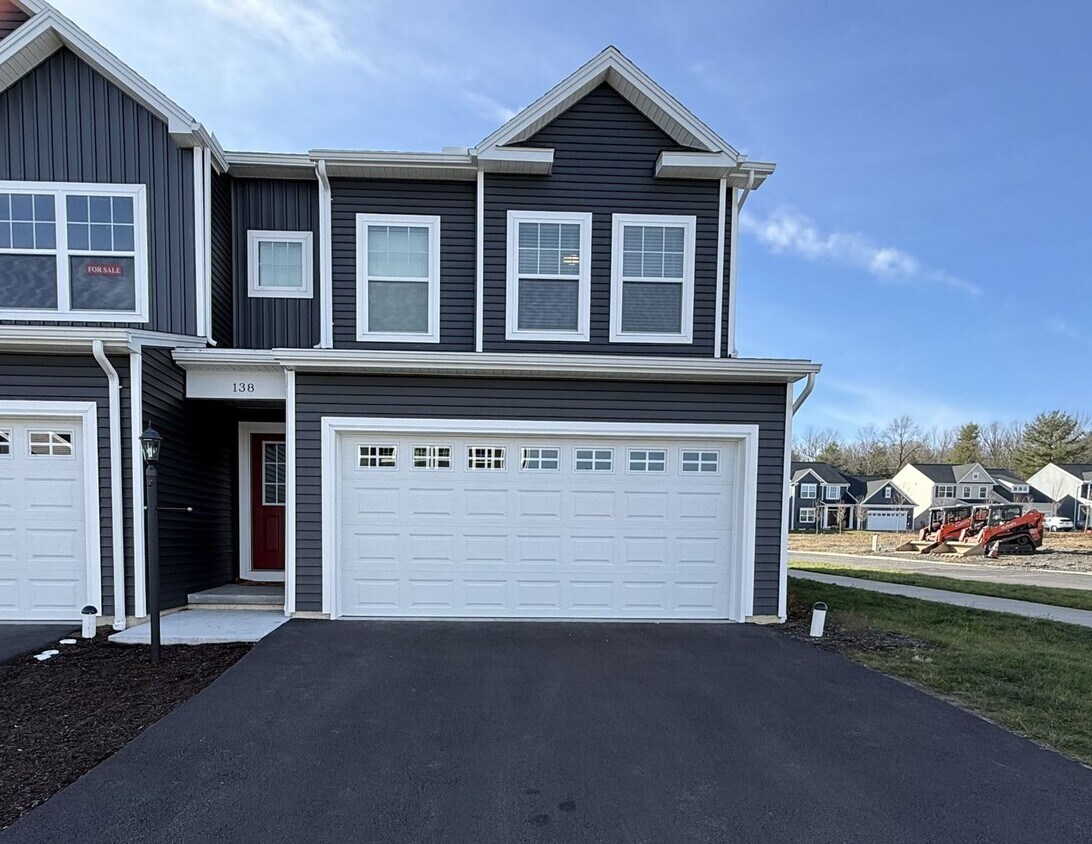 Foto principal - New Construction 3-Bedroom Townhome!
