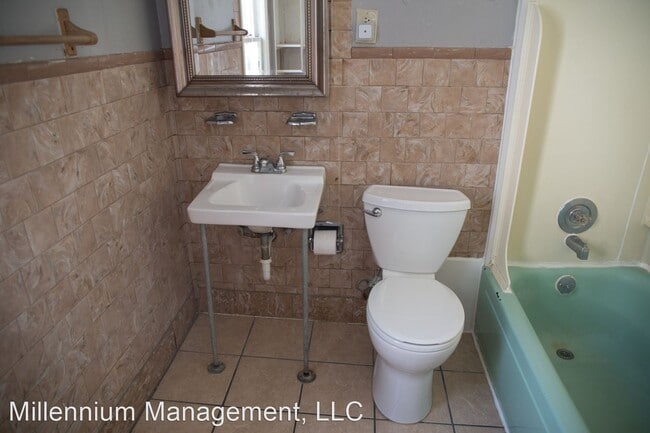 Building Photo - 6 br, 2 bath House - 911 E River Road