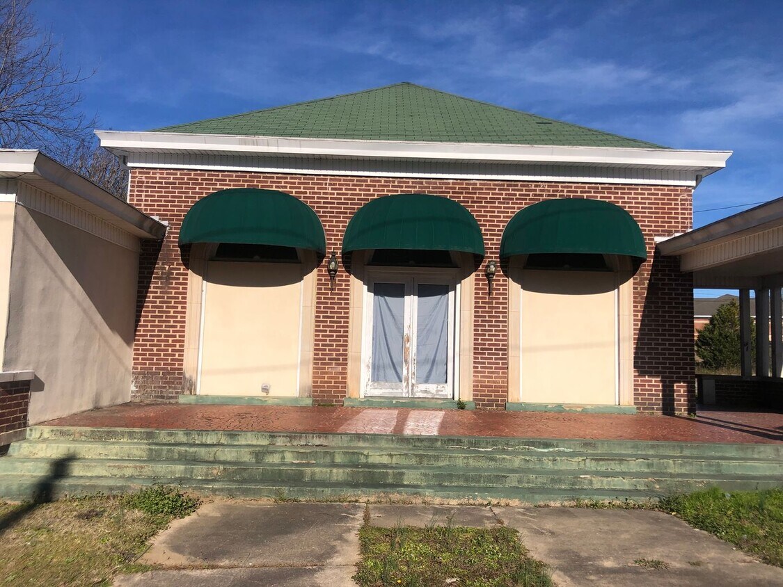 Primary Photo - Historic Newberry Downtown Convenience