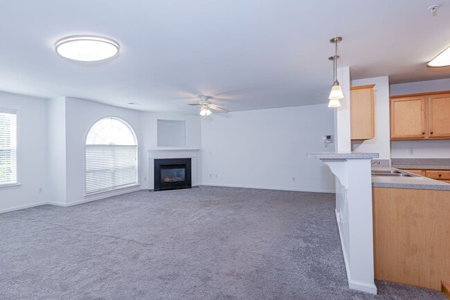 Building Photo - Cozy Greensboro 2 Bedroom 2 Bathroom Condo