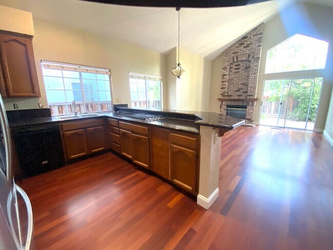Building Photo - Pleasanton 3 Bd./2 Bath, Lots of Light, Top Rated Schools, Close to 580/680, Shopping & Restaurants