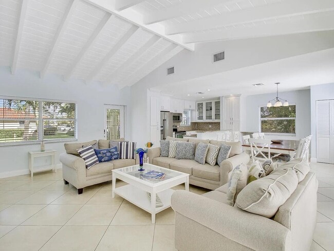 Building Photo - 1310 Manor Dr