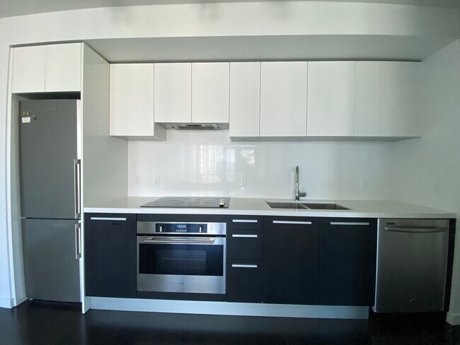 Photo du bâtiment - 6333 Silver Av