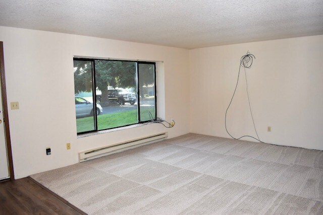 Building Photo - Classical Cute Duplex w/ 2 Bed 1 Bath in Washougal!