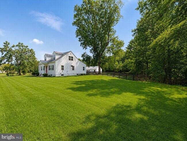 Foto del edificio - 27495 Three Notch Rd