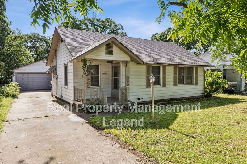 Photo - 2006 Oakwood St