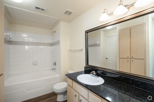 1BR, 1BA - 730SF - Restroom - The Reserve at Cimarron