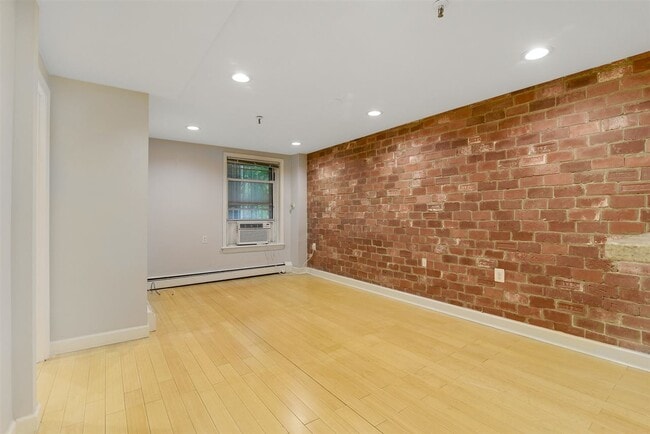 Building Photo - 319 Barrow St