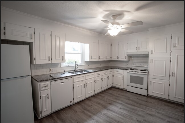 Foto del edificio - 2530 Merrimont Dr NW