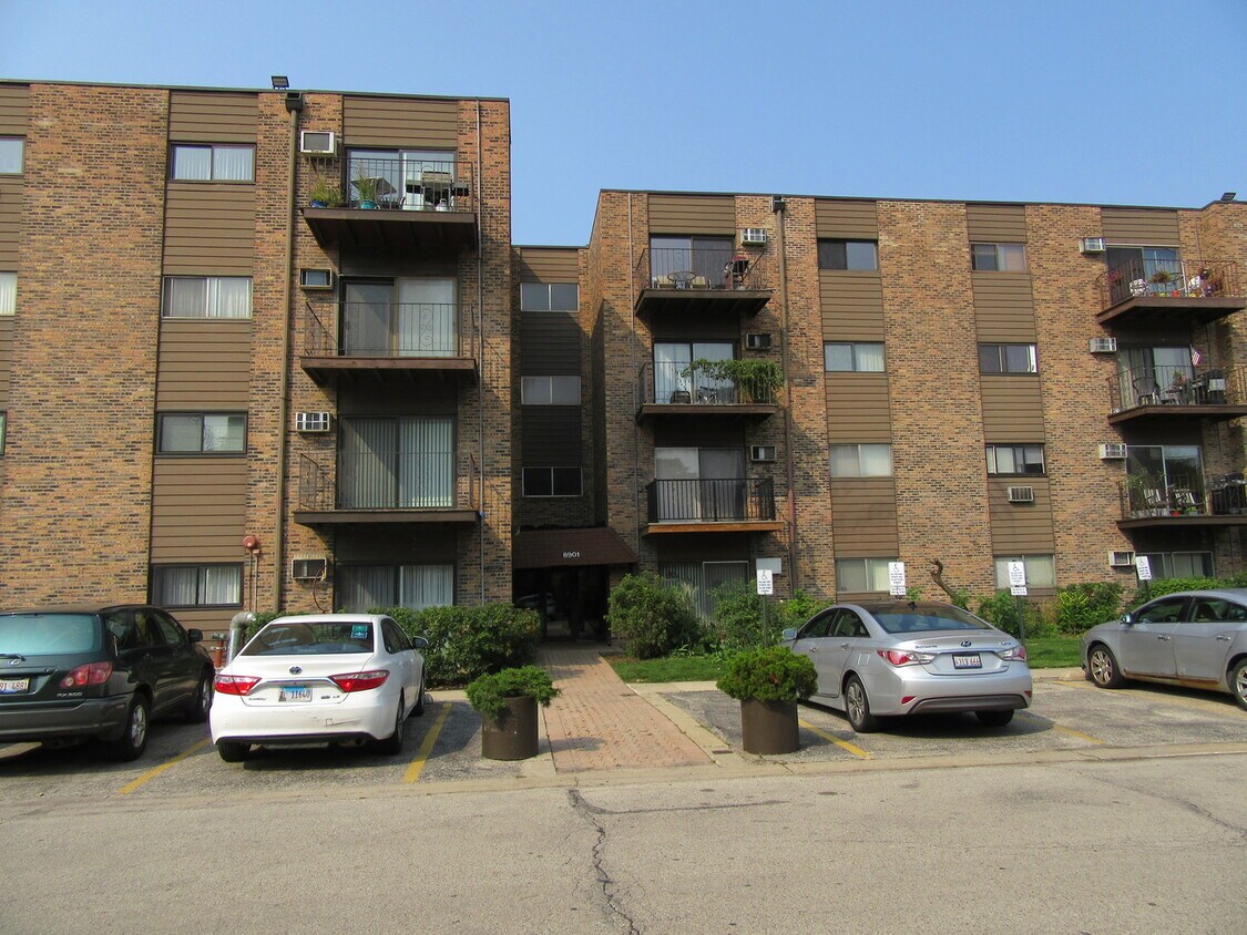 Primary Photo - 8901 N Western Ave