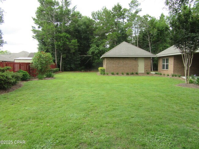 Building Photo - 114 Lake Merial Shores Dr