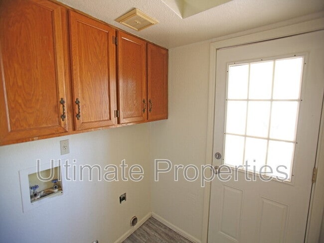 Foto del edificio - 273 N Concord St