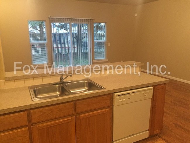 Building Photo - 18136 NE Everett Ct
