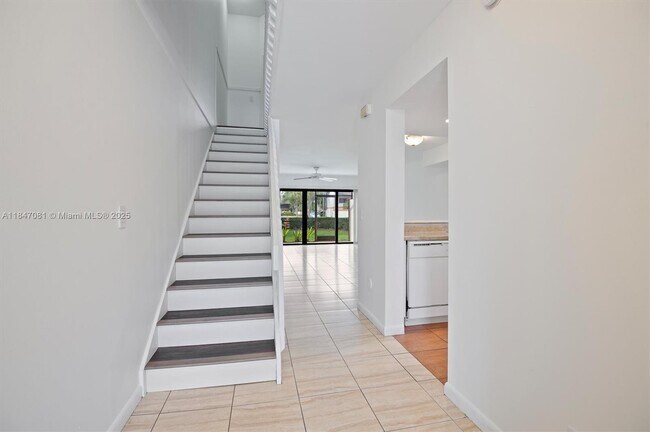 Building Photo - 4270 SW 70th Terrace