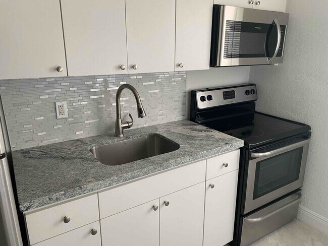 Foto del edificio - 1637 NW 59th St