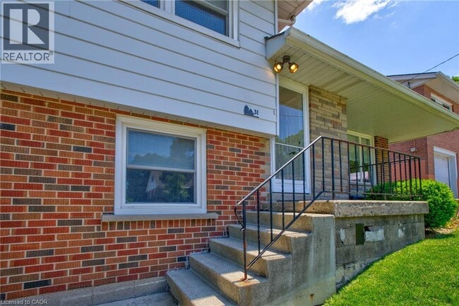 Building Photo - 31 Brodick St