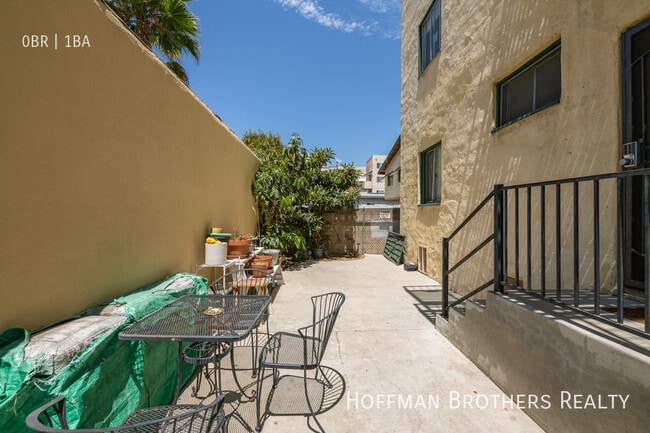 Foto del edificio - 1623 Mariposa Ave