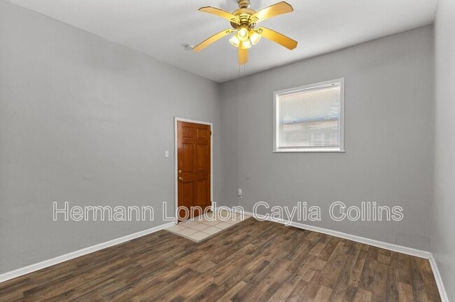 Building Photo - 6916 Moellenhoff St