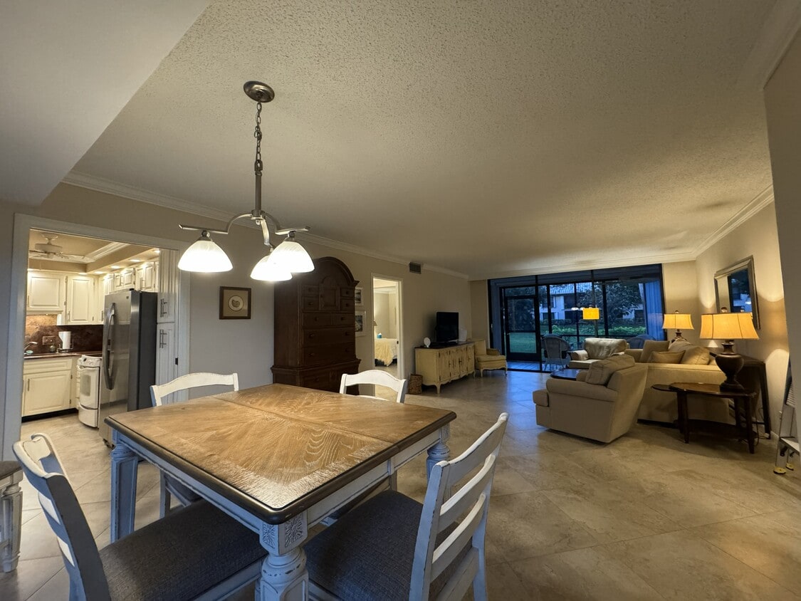 Spacious Living and Dining Area - 14 Turtle Creek Dr (Jupiter, FL)