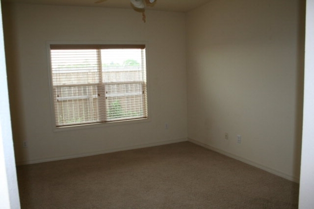 Building Photo - 501 Cotton Creek Dr