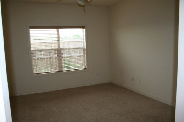 Foto del edificio - 501 Cotton Creek Dr