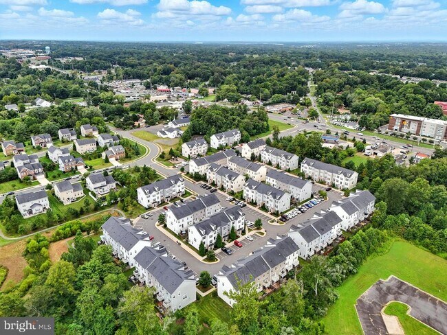 Foto del edificio - 7416 Riding Meadow Way