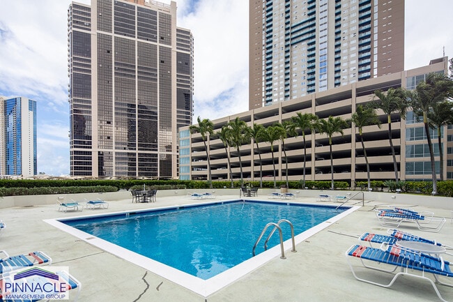 Building Photo - 876 Curtis St