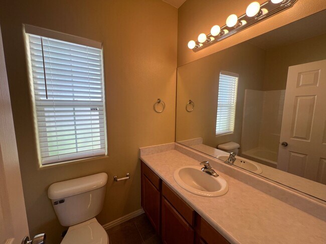 Foto del edificio - 3 bed, 3 bath Twin-home
