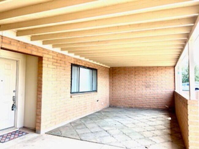 Foto del edificio - 525 Duchess Dr