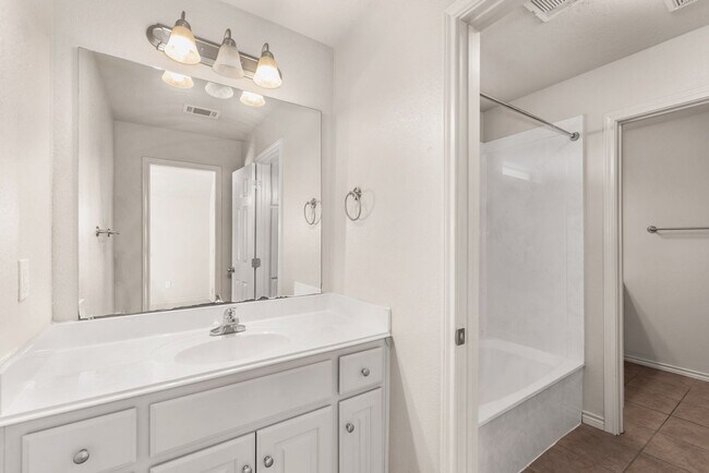 Foto del edificio - Available August 2026! Charming 4 Bed, 2.5...